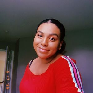 Meet your Posher, Amina